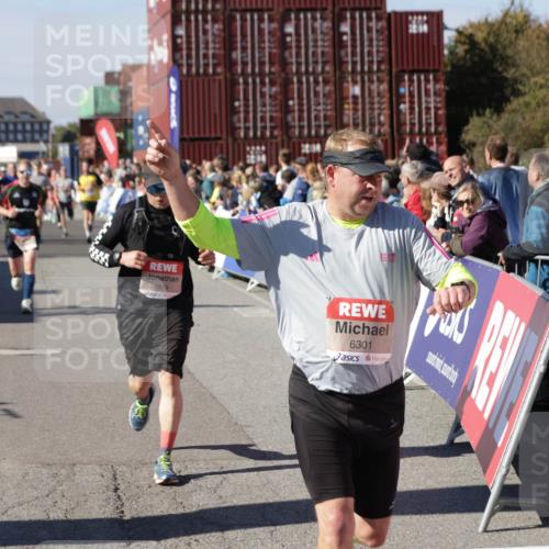 03.10.2025 - Köhlbrandbrückenlauf Jannik Wohlers http://msf.ph/oto/9073216 03.10.2025 13:15:53 Ziel 4374, 4548, 4677, 4805, 4833, 4885, 5022, 5023, 5800, 5801, 5867, 5868, 5879, 6112, 6271, 6301, 6445, 6507, 6536 meine-sportfotos.de