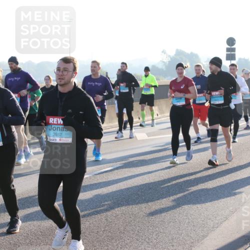 03.10.2025 - Köhlbrandbrückenlauf Lena Gebhardt http://msf.ph/oto/9073227 03.10.2025 09:24:58 Position 1 1910, 1825, 3557 meine-sportfotos.de