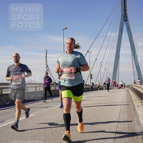 03.10.2025 - Köhlbrandbrückenlauf Michael Burmester http://msf.ph/oto/9073228 03.10.2025 12:38:35 Position 2 4192, 6036 meine-sportfotos.de