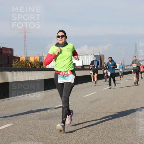 03.10.2025 - Köhlbrandbrückenlauf Jannik Wohlers http://msf.ph/oto/9073230 03.10.2025 09:50:26 Position 3 2822 meine-sportfotos.de