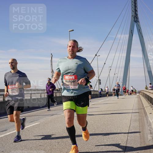 03.10.2025 - Köhlbrandbrückenlauf Michael Burmester http://msf.ph/oto/9073235 03.10.2025 12:38:35 Position 2 4192, 6036 meine-sportfotos.de