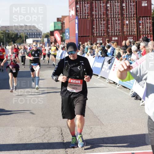 03.10.2025 - Köhlbrandbrückenlauf Jannik Wohlers http://msf.ph/oto/9073254 03.10.2025 13:15:53 Ziel 4374, 4548, 4677, 4805, 4833, 4885, 5022, 5023, 5800, 5801, 5867, 5868, 5879, 6112, 6271, 6301, 6445, 6507, 6536 meine-sportfotos.de