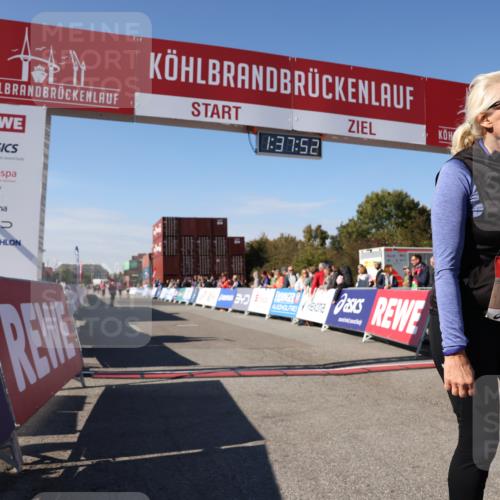 03.10.2025 - Köhlbrandbrückenlauf Lena Gebhardt http://msf.ph/oto/9073259 03.10.2025 13:37:53 Ziel 4014, 5305, 5420, 6295 meine-sportfotos.de