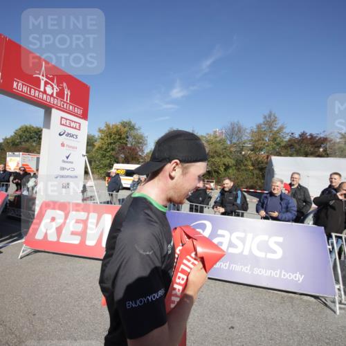 03.10.2025 - Köhlbrandbrückenlauf Jannik Wohlers http://msf.ph/oto/9073281 03.10.2025 12:42:00 Ziel 6099 meine-sportfotos.de