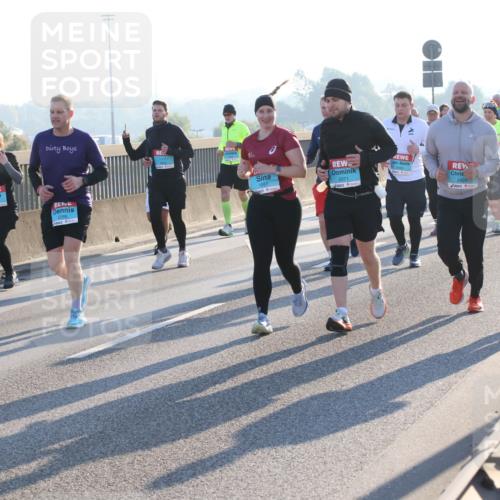 03.10.2025 - Köhlbrandbrückenlauf Lena Gebhardt http://msf.ph/oto/9073287 03.10.2025 09:24:58 Position 1 2269, 21, 1951, 2071, 2460 meine-sportfotos.de
