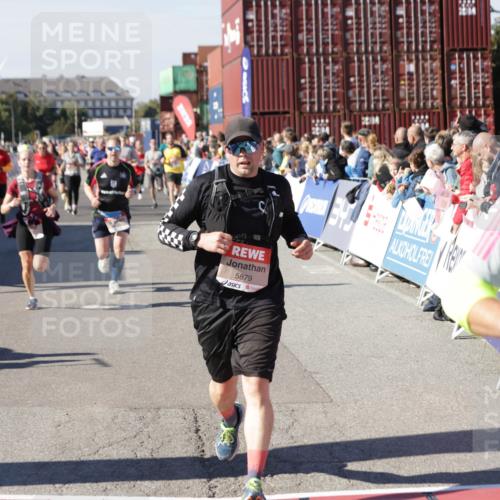 03.10.2025 - Köhlbrandbrückenlauf Jannik Wohlers http://msf.ph/oto/9073290 03.10.2025 13:15:53 Ziel 4374, 4548, 4677, 4805, 4833, 4885, 5022, 5023, 5800, 5801, 5867, 5868, 5879, 6112, 6271, 6301, 6445, 6507, 6536 meine-sportfotos.de