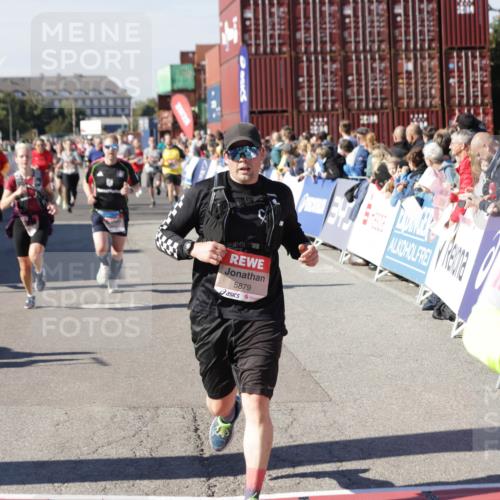 03.10.2025 - Köhlbrandbrückenlauf Jannik Wohlers http://msf.ph/oto/9073299 03.10.2025 13:15:53 Ziel 4374, 4548, 4677, 4805, 4833, 4885, 5022, 5023, 5800, 5801, 5867, 5868, 5879, 6112, 6271, 6301, 6445, 6507, 6536 meine-sportfotos.de