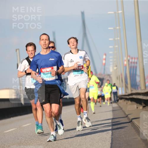 03.10.2025 - Köhlbrandbrückenlauf Jannik Wohlers http://msf.ph/oto/9073307 03.10.2025 09:39:18 Position 3 1032, 3154 meine-sportfotos.de