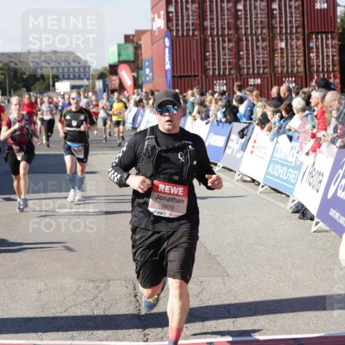 03.10.2025 - Köhlbrandbrückenlauf Jannik Wohlers http://msf.ph/oto/9073310 03.10.2025 13:15:53 Ziel 4374, 4548, 4677, 4805, 4833, 4885, 5022, 5023, 5800, 5801, 5867, 5868, 5879, 6112, 6271, 6301, 6445, 6507, 6536 meine-sportfotos.de