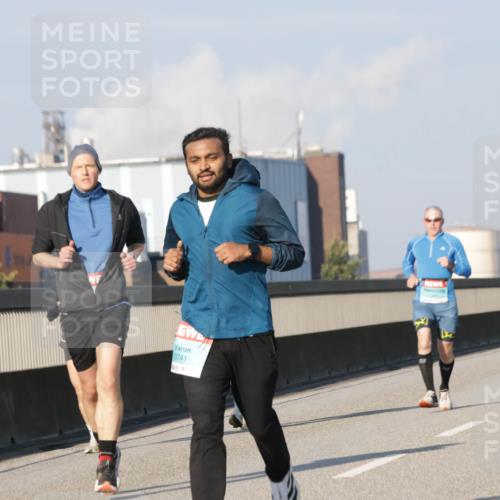 03.10.2025 - Köhlbrandbrückenlauf Jannik Wohlers http://msf.ph/oto/9073313 03.10.2025 09:50:28 Position 3 3741, 3721 meine-sportfotos.de