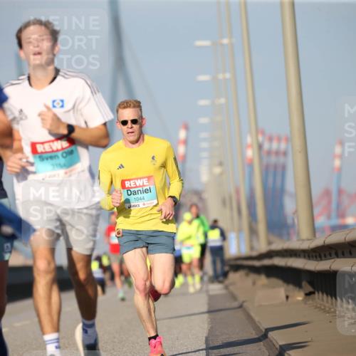 03.10.2025 - Köhlbrandbrückenlauf Jannik Wohlers http://msf.ph/oto/9073329 03.10.2025 09:39:19 Position 3 1044 meine-sportfotos.de