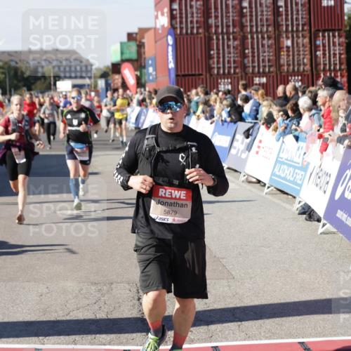 03.10.2025 - Köhlbrandbrückenlauf Jannik Wohlers http://msf.ph/oto/9073330 03.10.2025 13:15:53 Ziel 4374, 4548, 4677, 4805, 4833, 4885, 5022, 5023, 5800, 5801, 5867, 5868, 5879, 6112, 6271, 6301, 6445, 6507, 6536 meine-sportfotos.de