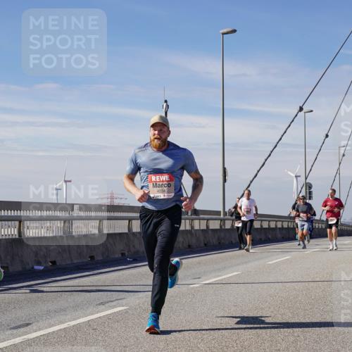 03.10.2025 - Köhlbrandbrückenlauf Michael Burmester http://msf.ph/oto/9073332 03.10.2025 12:38:42 Position 2 4234 meine-sportfotos.de