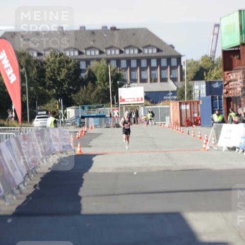 03.10.2025 - Köhlbrandbrückenlauf Jannik Wohlers http://msf.ph/oto/9073358 03.10.2025 12:44:40 Ziel  meine-sportfotos.de