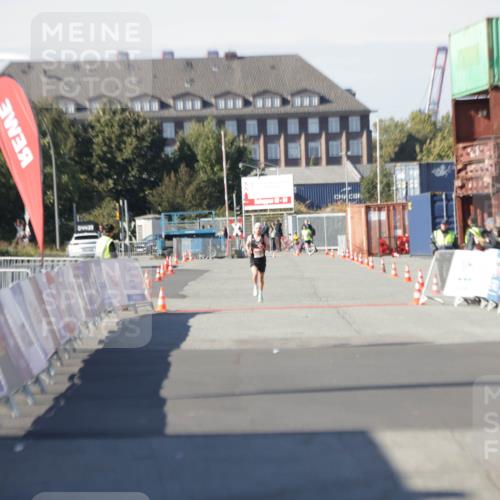 03.10.2025 - Köhlbrandbrückenlauf Jannik Wohlers http://msf.ph/oto/9073367 03.10.2025 12:44:40 Ziel  meine-sportfotos.de