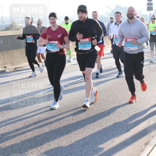 03.10.2025 - Köhlbrandbrückenlauf Lena Gebhardt http://msf.ph/oto/9073380 03.10.2025 09:24:59 Position 1 269, 1951, 2071, 2424, 2460 meine-sportfotos.de