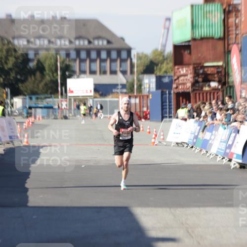 03.10.2025 - Köhlbrandbrückenlauf Jannik Wohlers http://msf.ph/oto/9073385 03.10.2025 12:44:50 Ziel 6610 meine-sportfotos.de