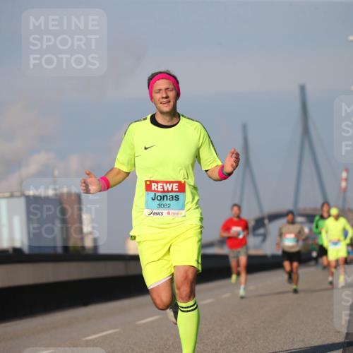 03.10.2025 - Köhlbrandbrückenlauf Jannik Wohlers http://msf.ph/oto/9073392 03.10.2025 09:39:27 Position 3 5, 3082 meine-sportfotos.de