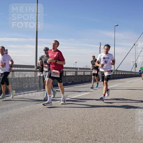 03.10.2025 - Köhlbrandbrückenlauf Michael Burmester http://msf.ph/oto/9073398 03.10.2025 12:38:48 Position 2 6373 meine-sportfotos.de