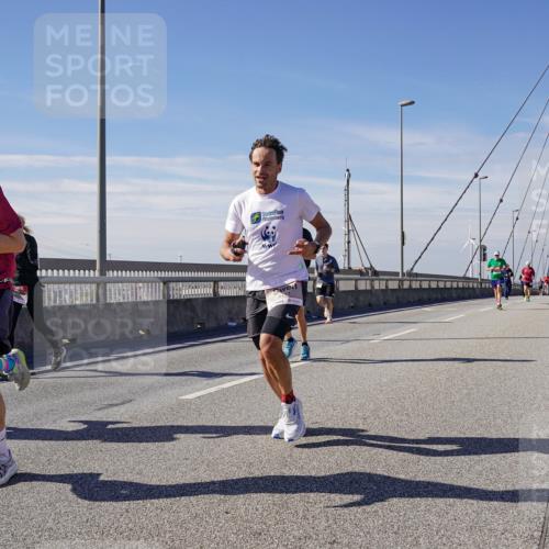 03.10.2025 - Köhlbrandbrückenlauf Michael Burmester http://msf.ph/oto/9073405 03.10.2025 12:38:49 Position 2 6373 meine-sportfotos.de