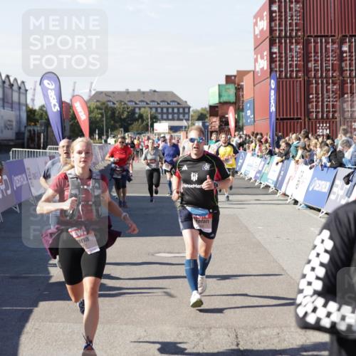03.10.2025 - Köhlbrandbrückenlauf Jannik Wohlers http://msf.ph/oto/9073413 03.10.2025 13:15:55 Ziel 4374, 4495, 4548, 4677, 4805, 4833, 4885, 5022, 5023, 5217, 5800, 5801, 5867, 5868, 5879, 6270, 6271, 6301, 6445, 6507, 6536 meine-sportfotos.de