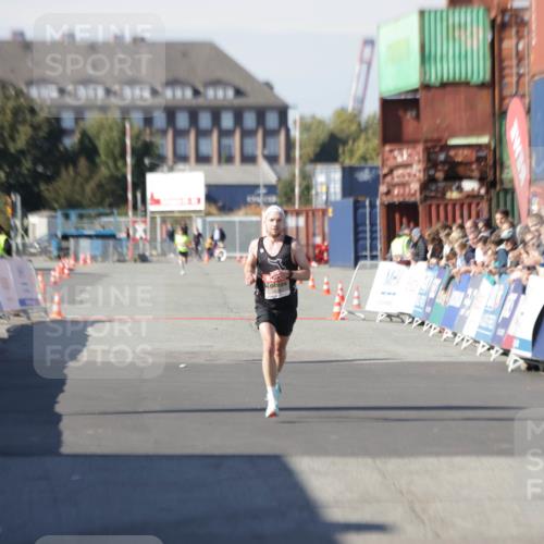 03.10.2025 - Köhlbrandbrückenlauf Jannik Wohlers http://msf.ph/oto/9073420 03.10.2025 12:44:51 Ziel 6610 meine-sportfotos.de