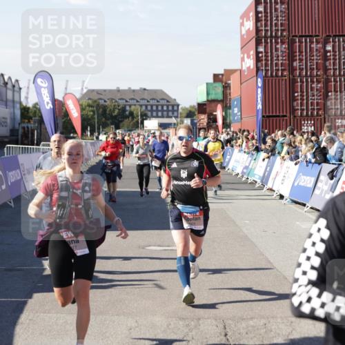 03.10.2025 - Köhlbrandbrückenlauf Jannik Wohlers http://msf.ph/oto/9073425 03.10.2025 13:15:55 Ziel 4374, 4495, 4548, 4677, 4805, 4833, 4885, 5022, 5023, 5217, 5800, 5801, 5867, 5868, 5879, 6270, 6271, 6301, 6445, 6507, 6536 meine-sportfotos.de