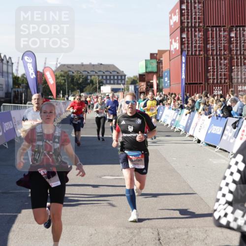 03.10.2025 - Köhlbrandbrückenlauf Jannik Wohlers http://msf.ph/oto/9073439 03.10.2025 13:15:55 Ziel 4374, 4495, 4548, 4677, 4805, 4833, 4885, 5022, 5023, 5217, 5800, 5801, 5867, 5868, 5879, 6270, 6271, 6301, 6445, 6507, 6536 meine-sportfotos.de