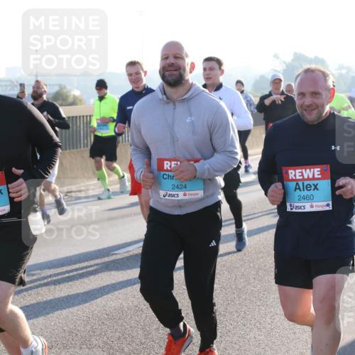 03.10.2025 - Köhlbrandbrückenlauf Lena Gebhardt http://msf.ph/oto/9073457 03.10.2025 09:25:01 Position 1 2071, 2424, 2460 meine-sportfotos.de