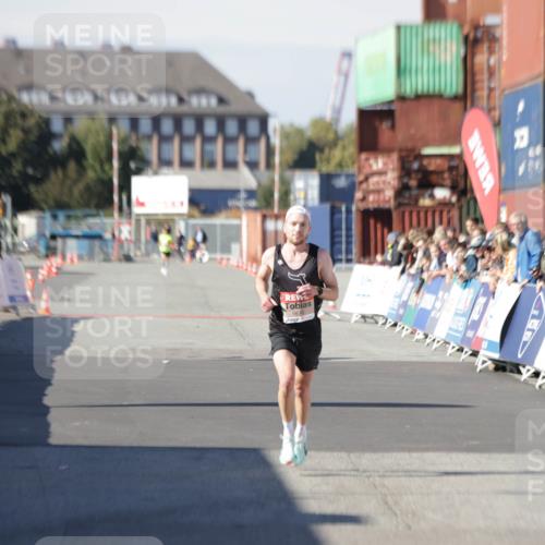 03.10.2025 - Köhlbrandbrückenlauf Jannik Wohlers http://msf.ph/oto/9073470 03.10.2025 12:44:52 Ziel 6610 meine-sportfotos.de