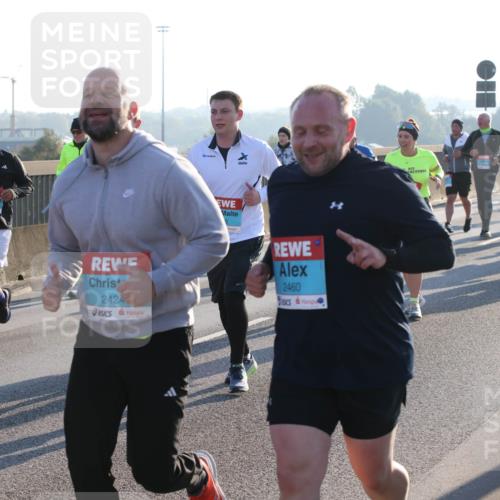 03.10.2025 - Köhlbrandbrückenlauf Lena Gebhardt http://msf.ph/oto/9073473 03.10.2025 09:25:01 Position 1 1763, 2424, 2460 meine-sportfotos.de