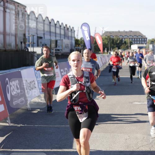 03.10.2025 - Köhlbrandbrückenlauf Jannik Wohlers http://msf.ph/oto/9073477 03.10.2025 13:15:55 Ziel 4374, 4495, 4548, 4677, 4805, 4833, 4885, 5022, 5023, 5217, 5800, 5801, 5867, 5868, 5879, 6270, 6271, 6301, 6445, 6507, 6536 meine-sportfotos.de