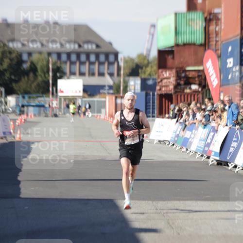 03.10.2025 - Köhlbrandbrückenlauf Jannik Wohlers http://msf.ph/oto/9073480 03.10.2025 12:44:52 Ziel 6610 meine-sportfotos.de
