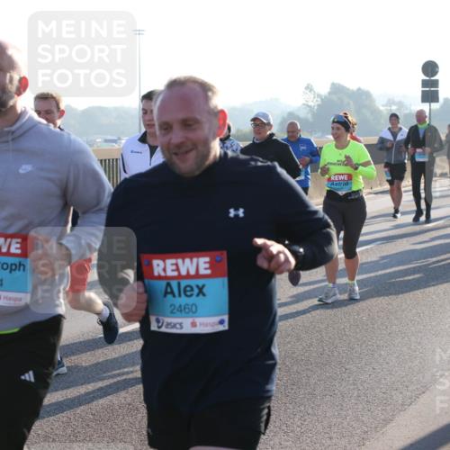 03.10.2025 - Köhlbrandbrückenlauf Lena Gebhardt http://msf.ph/oto/9073510 03.10.2025 09:25:01 Position 1 2424, 2460 meine-sportfotos.de