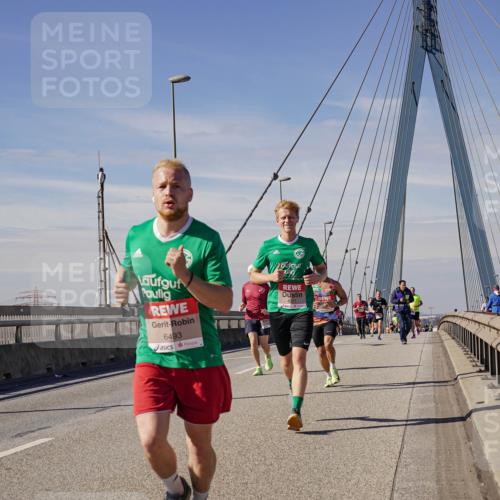 03.10.2025 - Köhlbrandbrückenlauf Michael Burmester http://msf.ph/oto/9073519 03.10.2025 12:38:55 Position 2 6493 meine-sportfotos.de