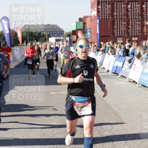 03.10.2025 - Köhlbrandbrückenlauf Jannik Wohlers http://msf.ph/oto/9073520 03.10.2025 13:15:56 Ziel 4374, 4495, 4548, 4677, 4805, 4833, 5022, 5023, 5217, 5800, 5801, 5867, 5868, 5879, 6270, 6271, 6301, 6445, 6507, 6536 meine-sportfotos.de