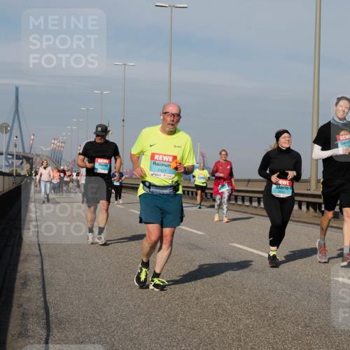 03.10.2025 - Köhlbrandbrückenlauf Fabian Wolf http://msf.ph/oto/9073524 03.10.2025 10:13:56 Position 3 3355, 2427, 3552 meine-sportfotos.de
