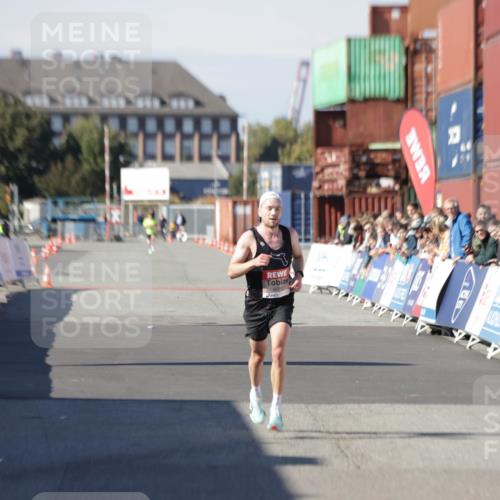 03.10.2025 - Köhlbrandbrückenlauf Jannik Wohlers http://msf.ph/oto/9073549 03.10.2025 12:44:53 Ziel 6610 meine-sportfotos.de