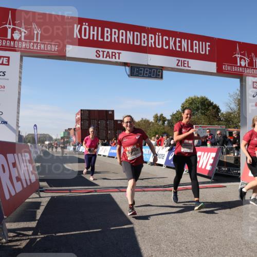 03.10.2025 - Köhlbrandbrückenlauf Lena Gebhardt http://msf.ph/oto/9073552 03.10.2025 13:38:09 Ziel 5188, 5343, 5409, 5632, 6515 meine-sportfotos.de