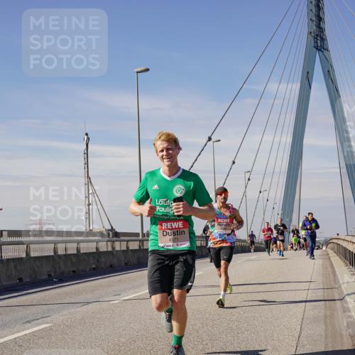 03.10.2025 - Köhlbrandbrückenlauf Michael Burmester http://msf.ph/oto/9073554 03.10.2025 12:38:56 Position 2 4371 meine-sportfotos.de