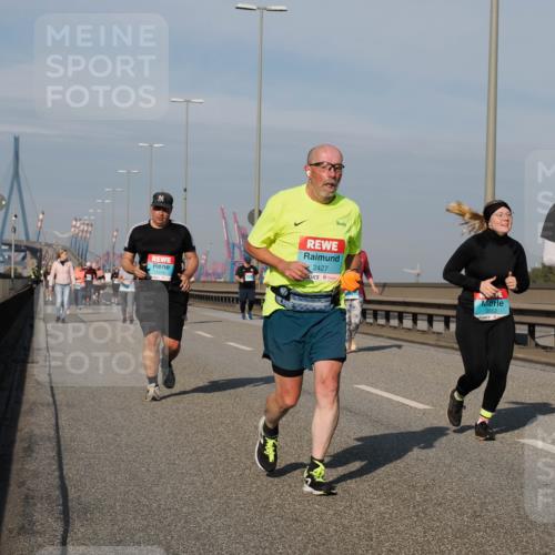 03.10.2025 - Köhlbrandbrückenlauf Fabian Wolf http://msf.ph/oto/9073557 03.10.2025 10:13:57 Position 3 2427, 3552, 3553 meine-sportfotos.de