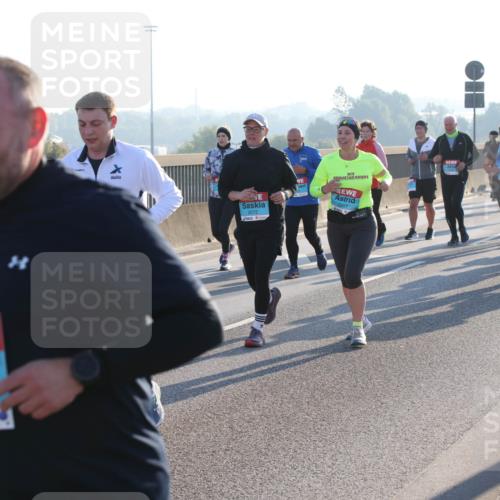 03.10.2025 - Köhlbrandbrückenlauf Lena Gebhardt http://msf.ph/oto/9073559 03.10.2025 09:25:02 Position 1 460, 2072, 2907 meine-sportfotos.de
