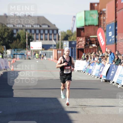 03.10.2025 - Köhlbrandbrückenlauf Jannik Wohlers http://msf.ph/oto/9073560 03.10.2025 12:44:53 Ziel 6610 meine-sportfotos.de