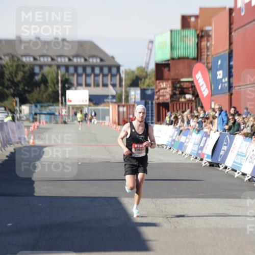 03.10.2025 - Köhlbrandbrückenlauf Jannik Wohlers http://msf.ph/oto/9073585 03.10.2025 12:44:53 Ziel 6610 meine-sportfotos.de