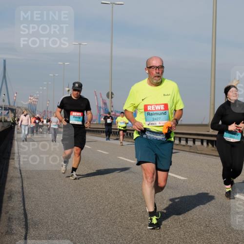 03.10.2025 - Köhlbrandbrückenlauf Fabian Wolf http://msf.ph/oto/9073588 03.10.2025 10:13:57 Position 3 3355, 2427, 3552, 3551 meine-sportfotos.de