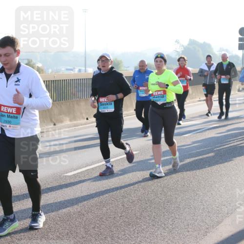 03.10.2025 - Köhlbrandbrückenlauf Lena Gebhardt http://msf.ph/oto/9073598 03.10.2025 09:25:02 Position 1 3829, 2930, 2072, 2907 meine-sportfotos.de