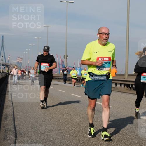 03.10.2025 - Köhlbrandbrückenlauf Fabian Wolf http://msf.ph/oto/9073601 03.10.2025 10:13:58 Position 3 2427, 3552 meine-sportfotos.de