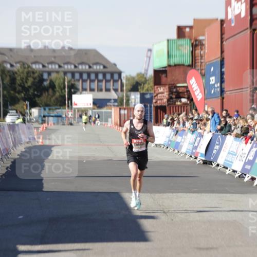 03.10.2025 - Köhlbrandbrückenlauf Jannik Wohlers http://msf.ph/oto/9073604 03.10.2025 12:44:53 Ziel 6610 meine-sportfotos.de