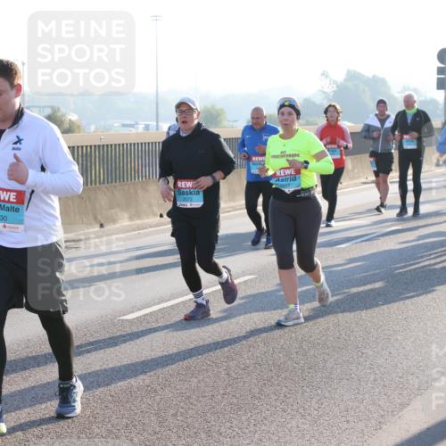 03.10.2025 - Köhlbrandbrückenlauf Lena Gebhardt http://msf.ph/oto/9073611 03.10.2025 09:25:02 Position 1 3829, 2930, 2072, 2907 meine-sportfotos.de