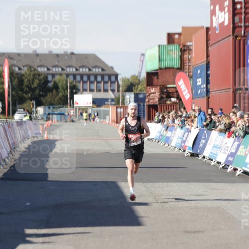 03.10.2025 - Köhlbrandbrückenlauf Jannik Wohlers http://msf.ph/oto/9073623 03.10.2025 12:44:53 Ziel 6610 meine-sportfotos.de